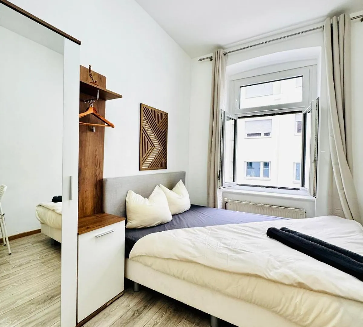 Appartement Stylish 4Br 10 Min Transport To Stadthalle Wenen Oostenrijk
