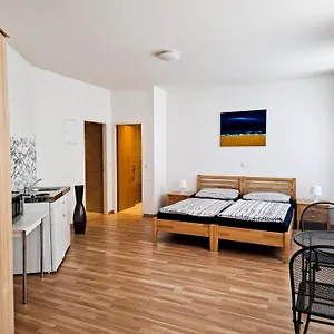  Apartament Youth Service