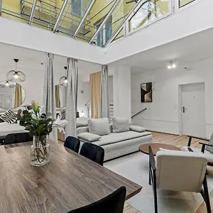  Apartment Paid Parking I Calm Location I 10 Minutes To S-bahn