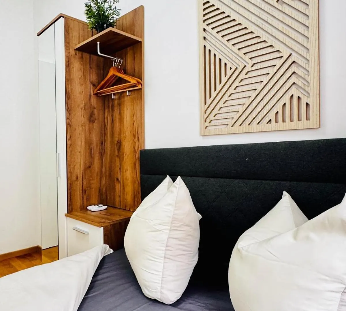 Stylish 4Br 10 Min Transport To Stadthalle Vienna 0*,  Austria